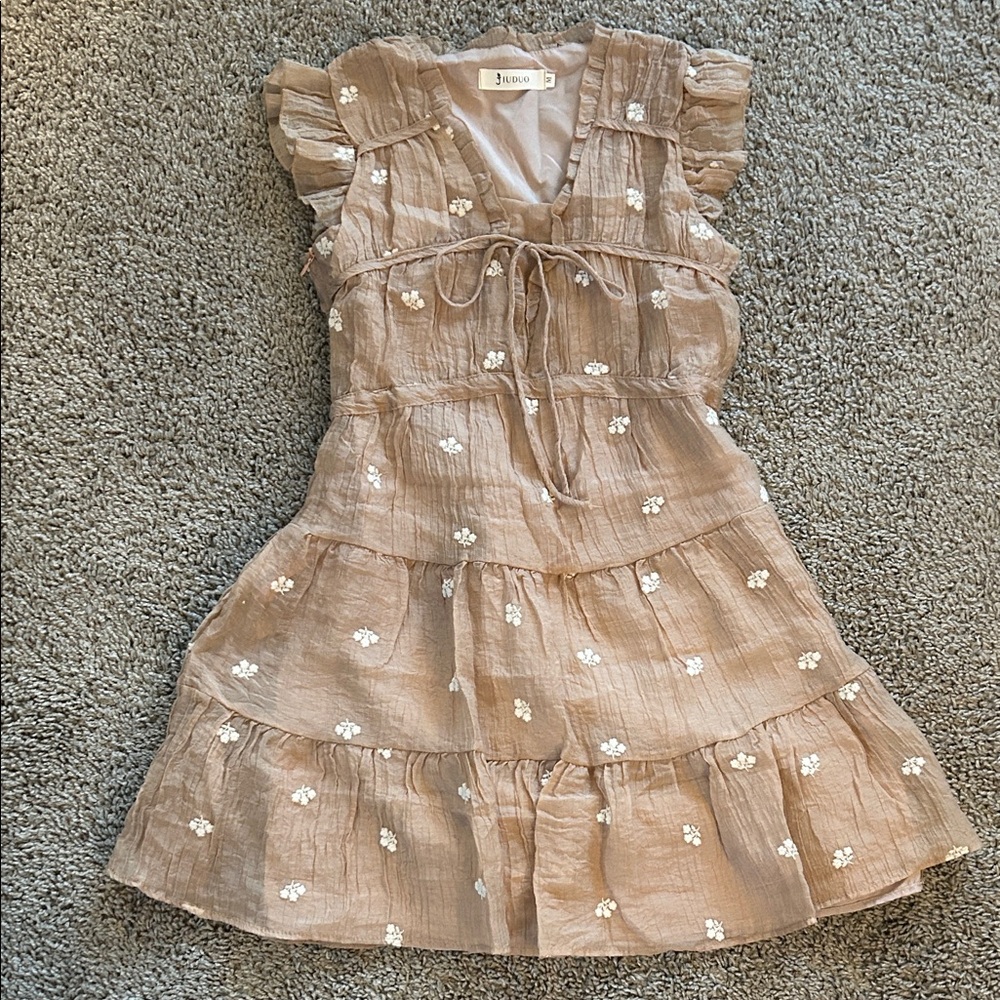 Jiuduo Tan and White Ruffle Mini Dress